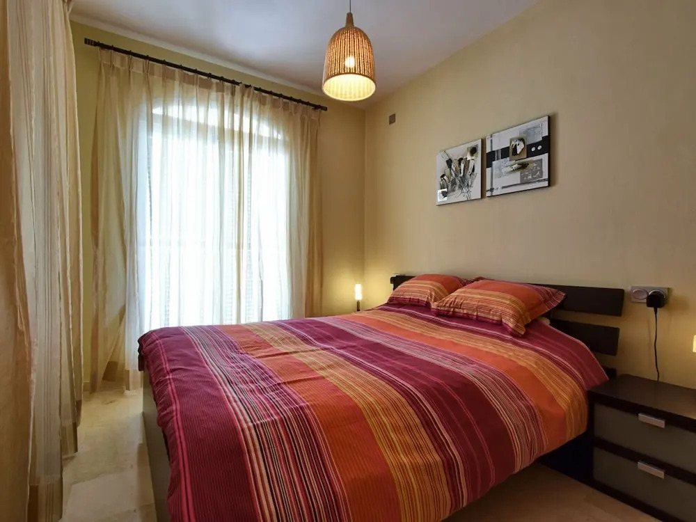 Comfortable apartment with sea views near Estepona, within walking distance from the sea