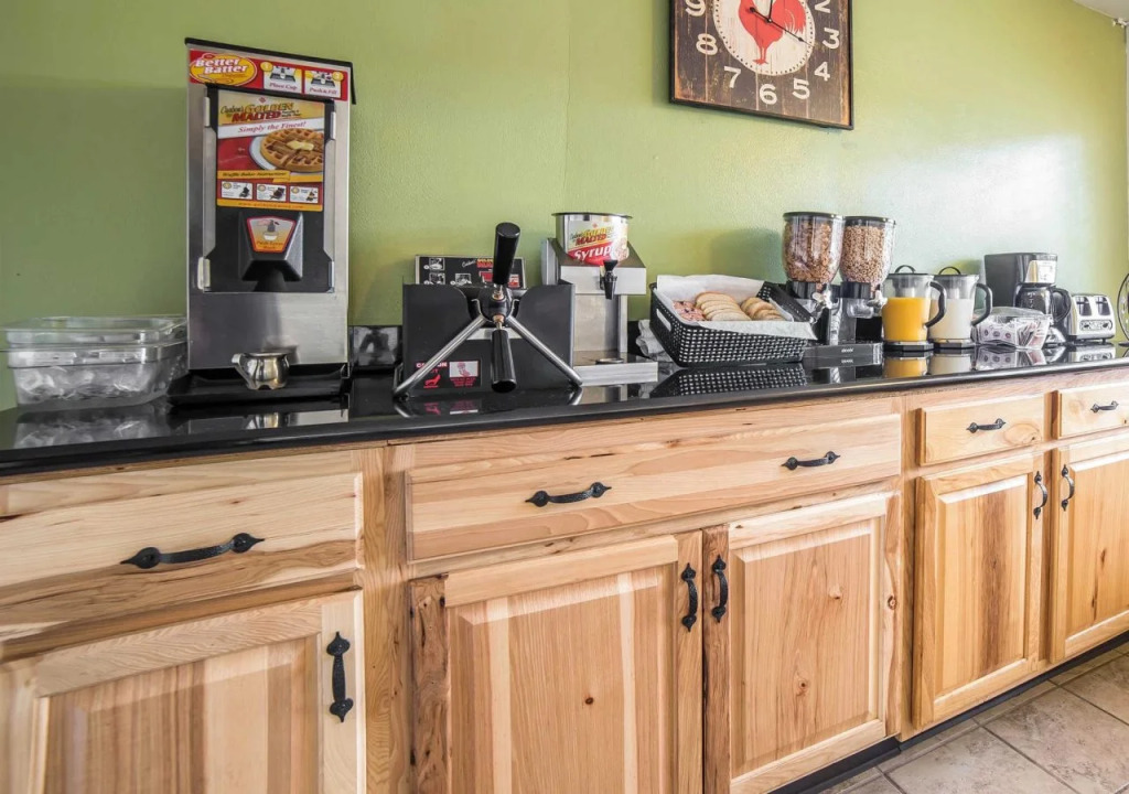 Rodeway Inn & Suites