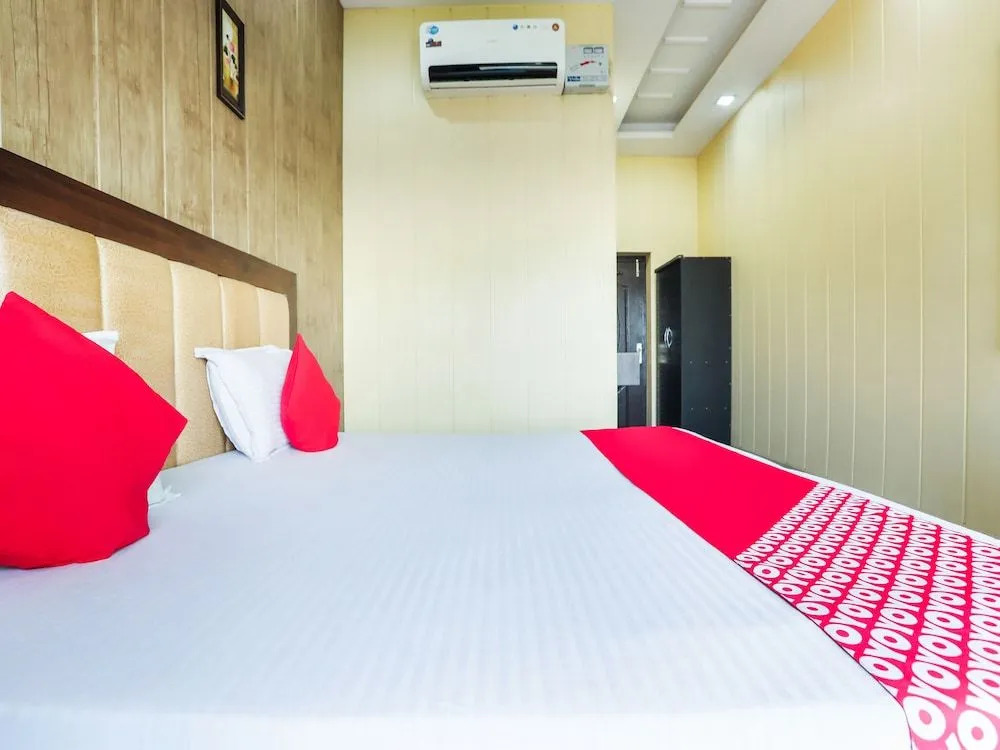 Capital O 38771 Hotel J7 International