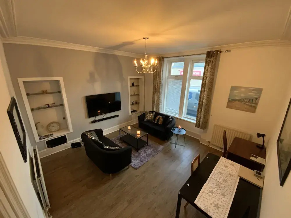 Apartment - Sleeps2 - City Centre - Parking - Yard