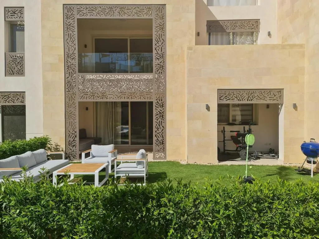 Seaview 3 BR with Beach & Pool access BBQ in Mangroovy