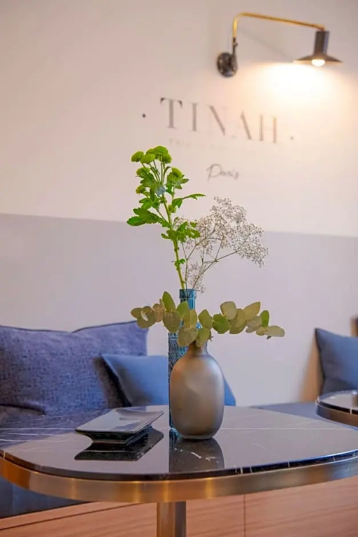 Tinah Paris, Aboukir