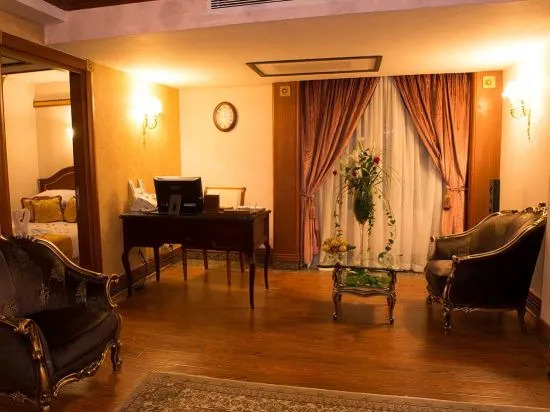 Qasr International