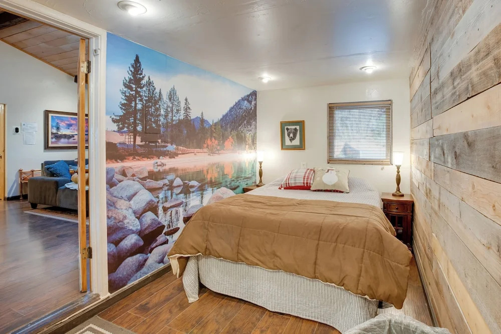 Tahoe Home 3 Mi to Heavenly Mountain Resort!