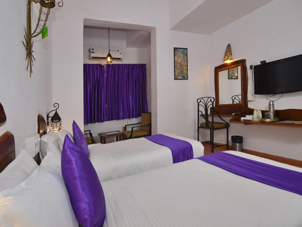 FabHotel Maharaja - Nr Vasco Da Gama Railway Station