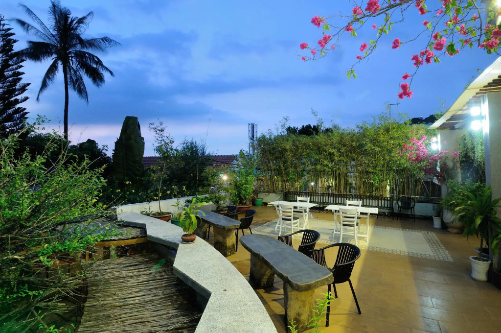 Lavie en Rose Coffee & Spa Hotel