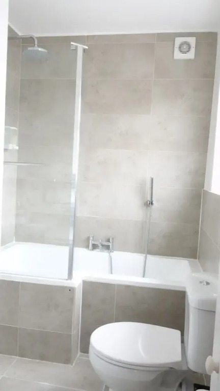 Private on suites- Private Bathroom every room-1 Bus to Heathrow Airport