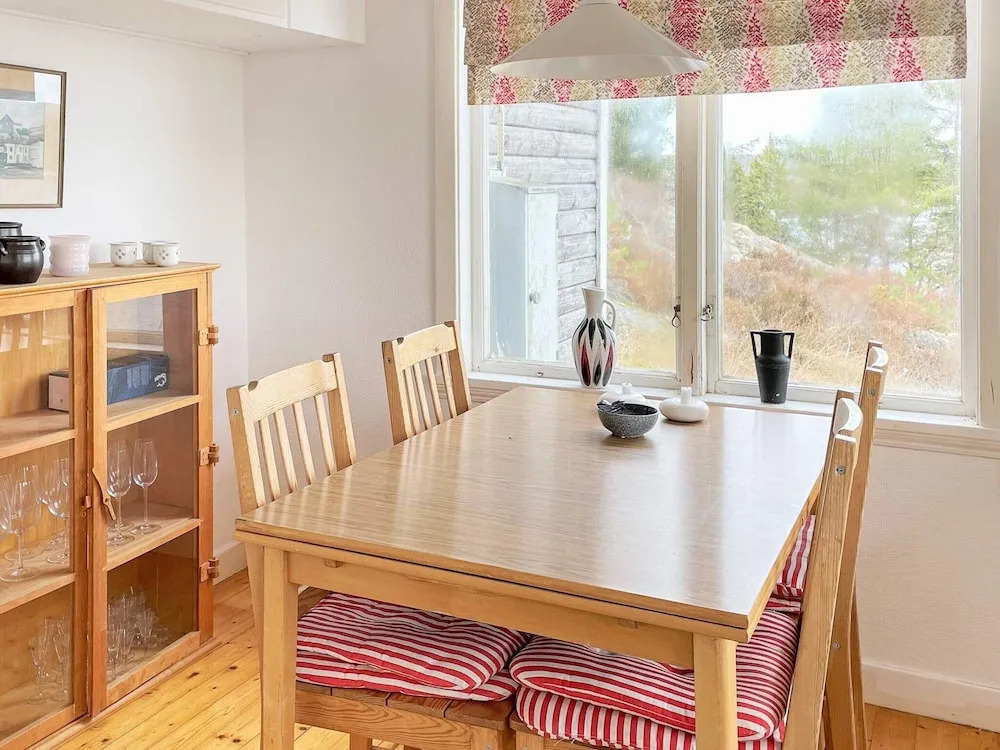 6 person holiday home in HENÅN-By Traum