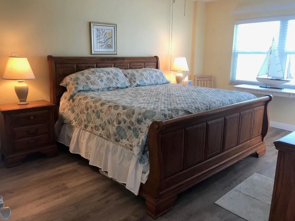 705 Ponce de Leon - 2 Br Condo