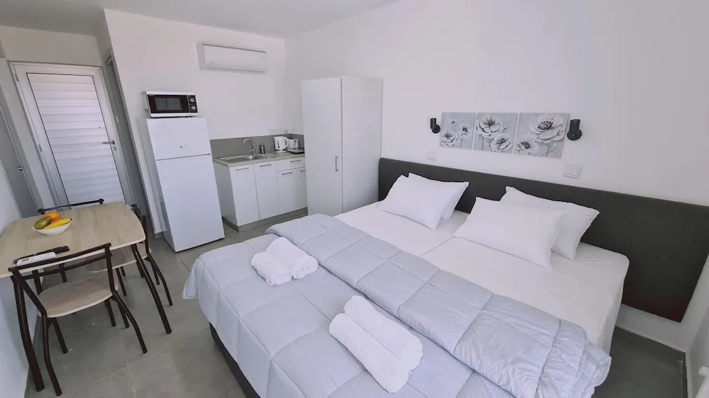 100 AN - Napa Living 39