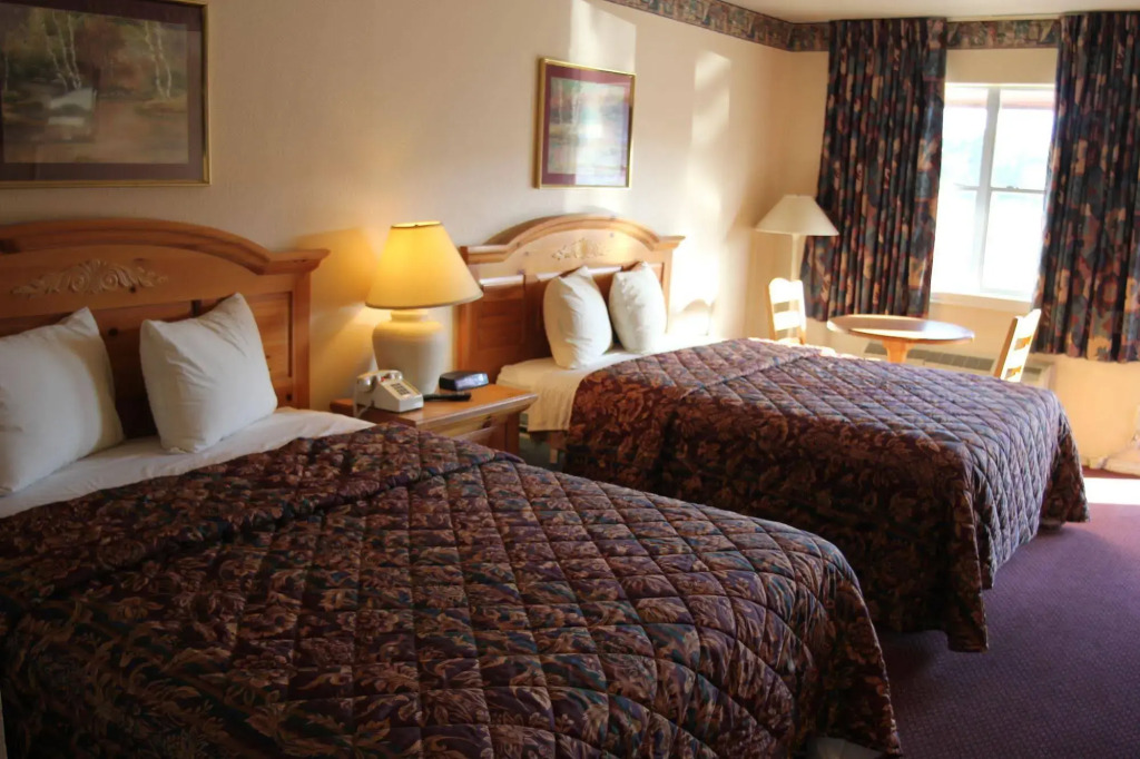 Lakeside Inn & Suites