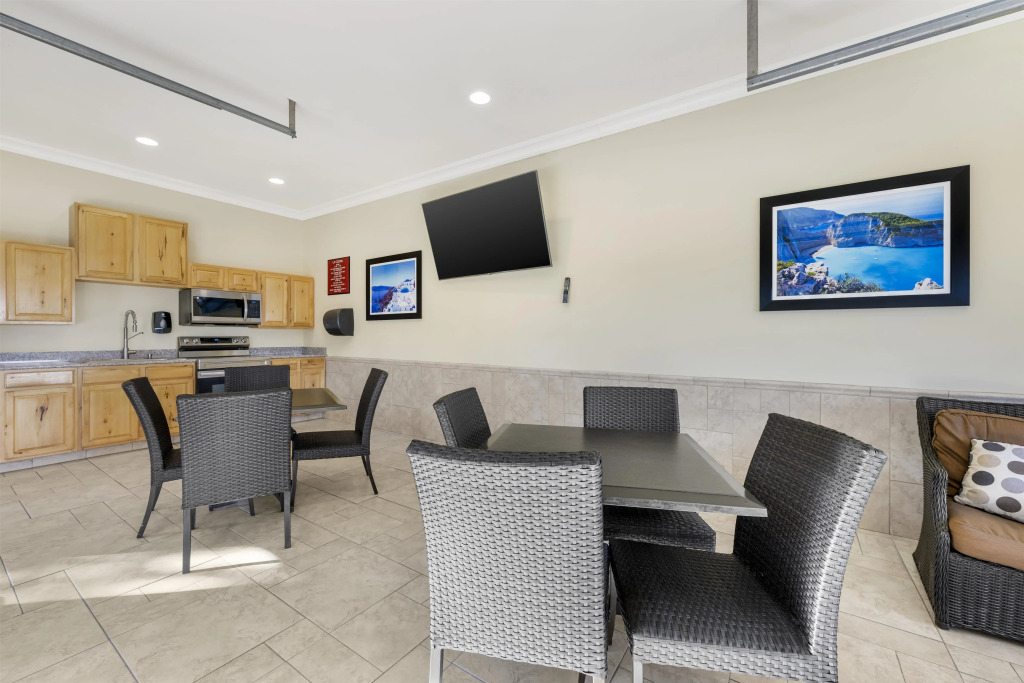 Best Western Plus Swiss Chalet Hotel & Suites