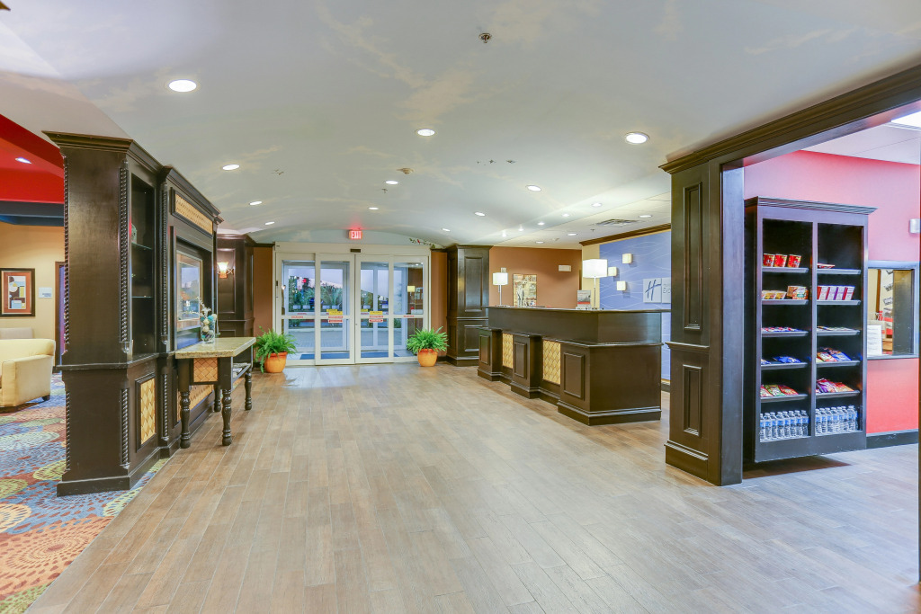 Holiday Inn Express Hotel & Suites Huntsville by IHG