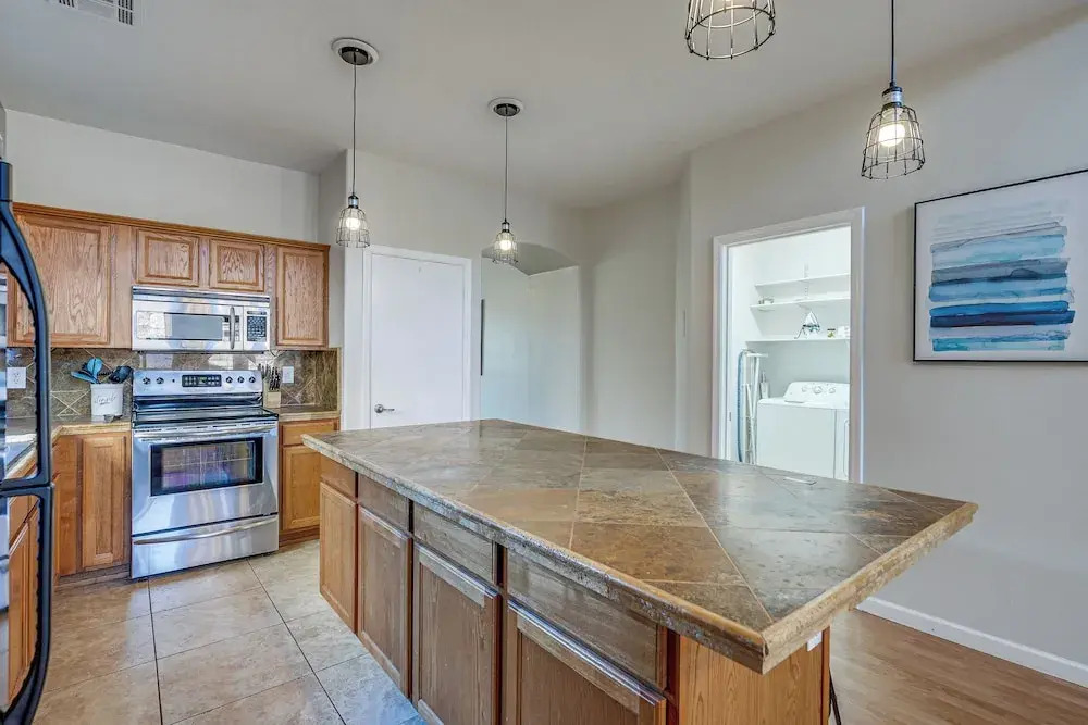 4 Mi to Surprise Stadium: West Valley Family Home