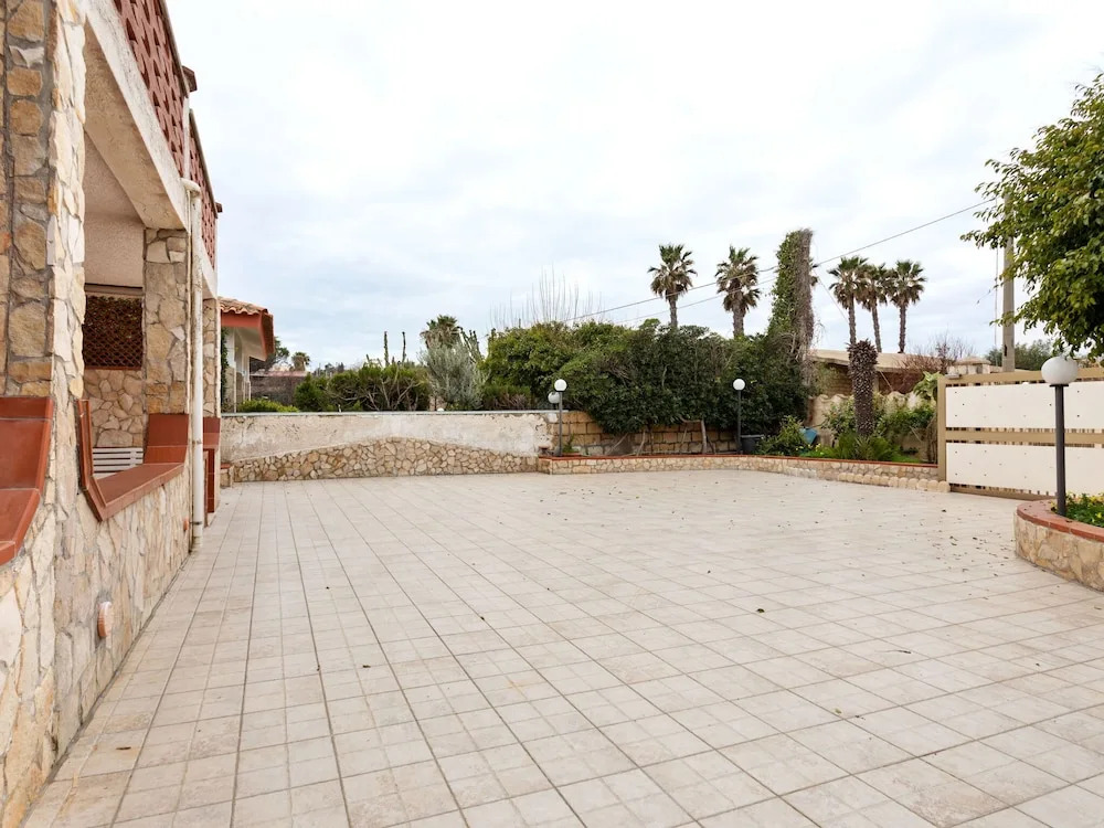 Decent Holiday Home in San Lorenzo with Garden