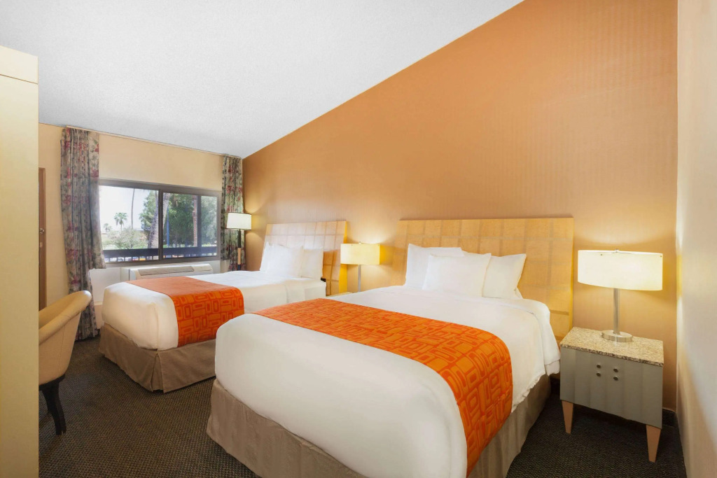Howard Johnson by Wyndham Yuma