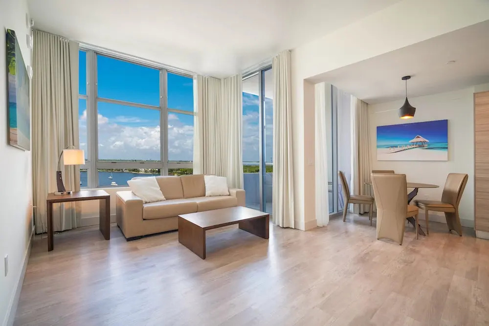 CH Deluxe Apartments  by MDR
