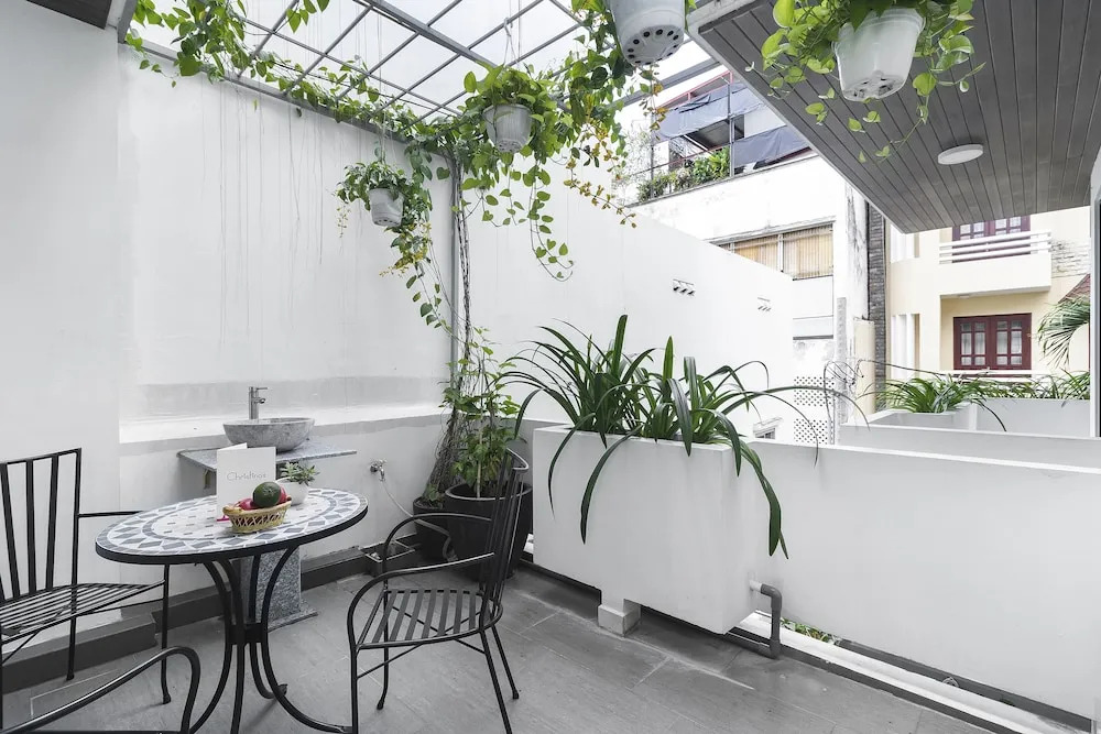 Christina's Saigon-The Transit House