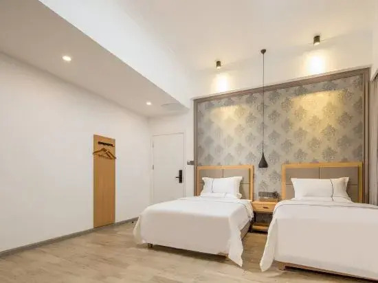Shengjia Theme Hotel (Guangzhou Dashi Metro Station)