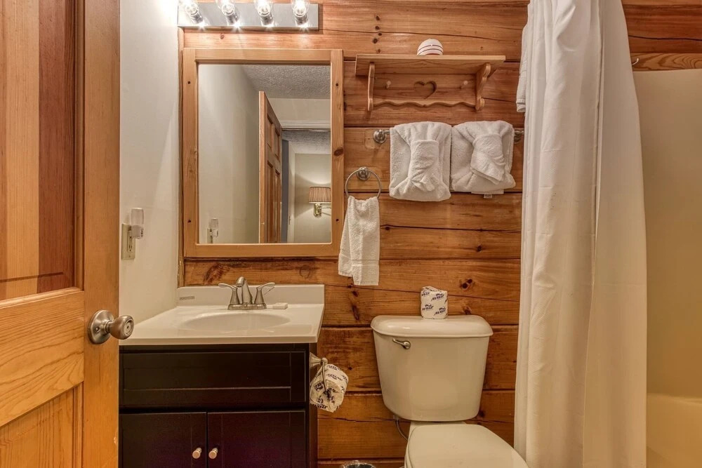 ER46 - Cherith Brook - Great location, Just across from swimming pool! cabin