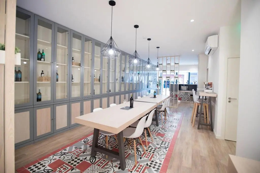 Almada Wine House - Tourism Apartments