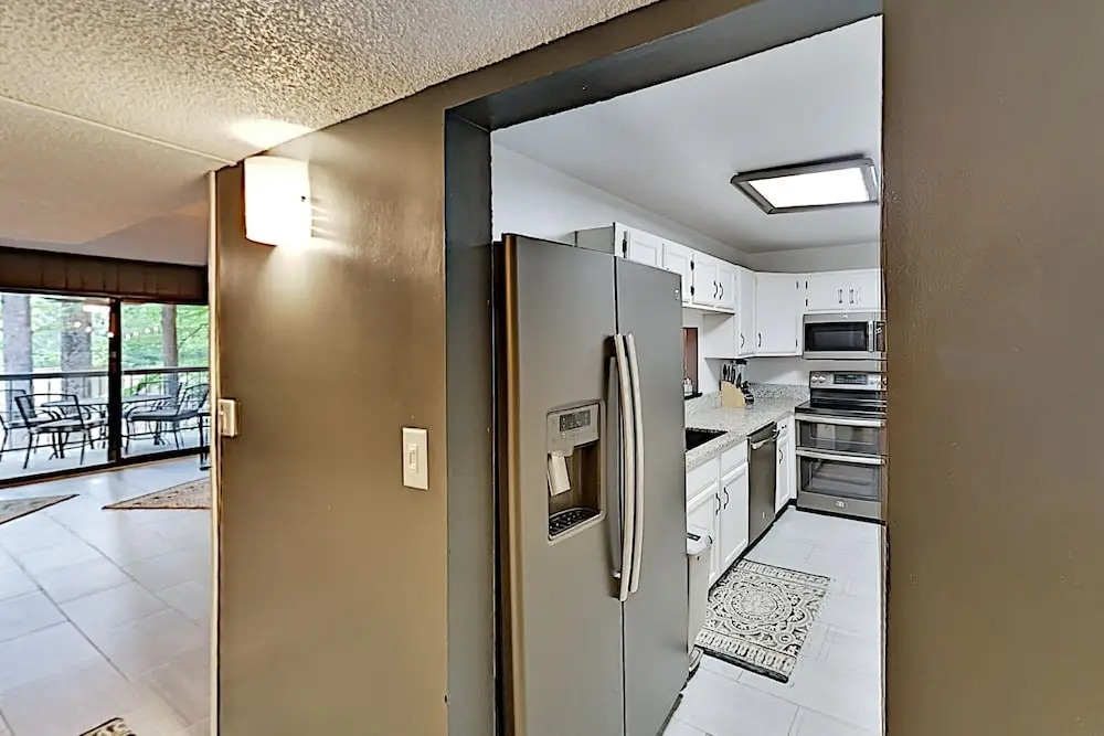 Yetis Hideaway W/ 3 Pools - Near Skiing, Dining 2 Bedroom Condo