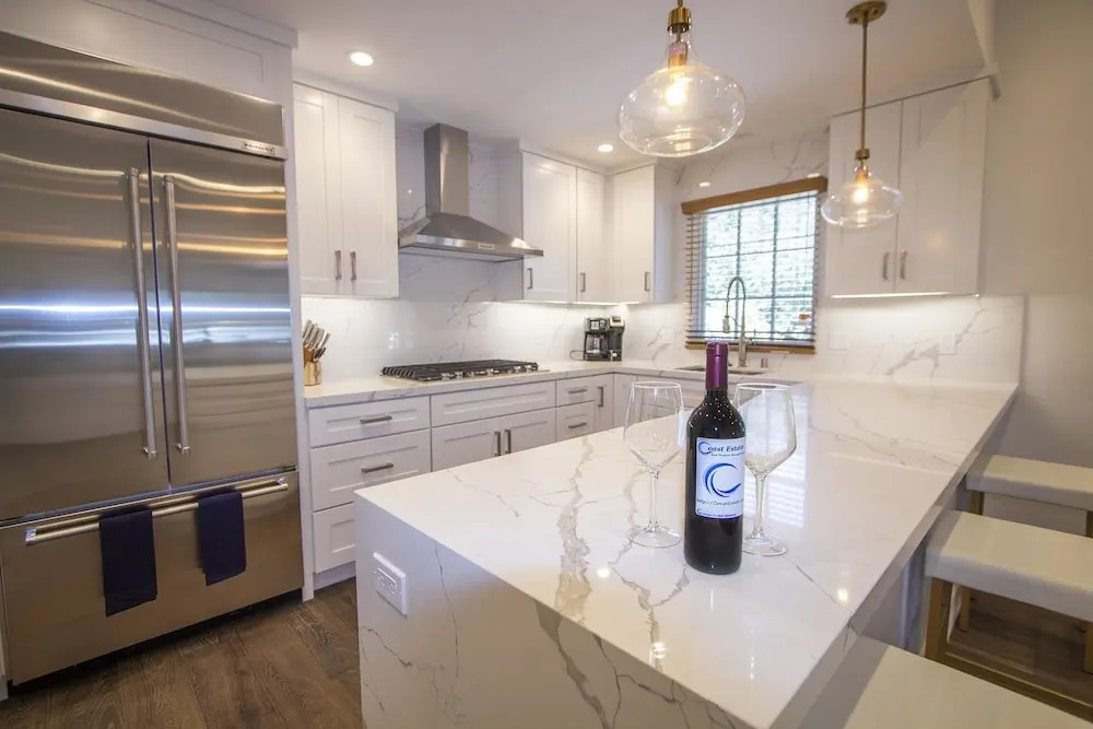 Beautifully Remodled 3/3 Walk To Shops, Restaurants, Close To World Class Golf