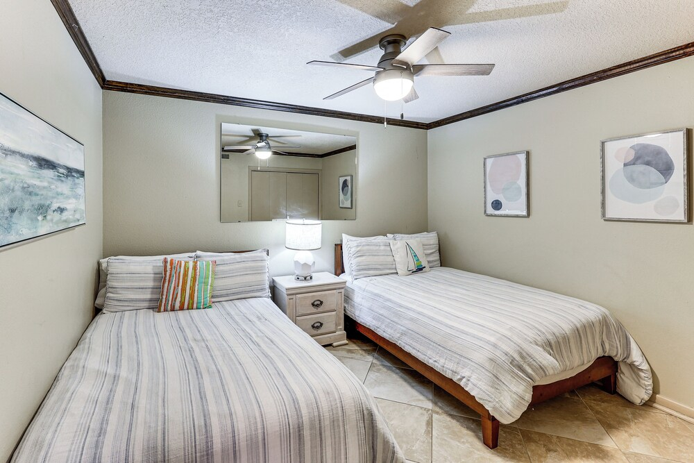 Hot Springs Condo on Lake Hamilton w/ Balcony!