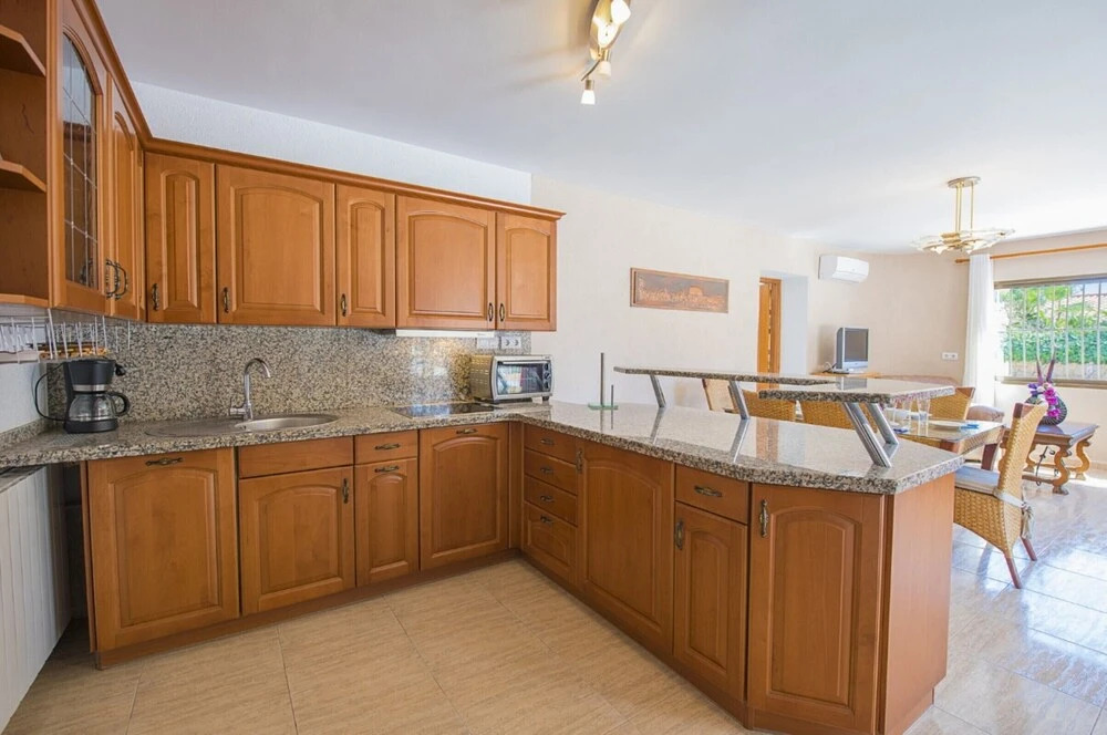 Villa - 6 Bedrooms with Pool and WiFi - 105023