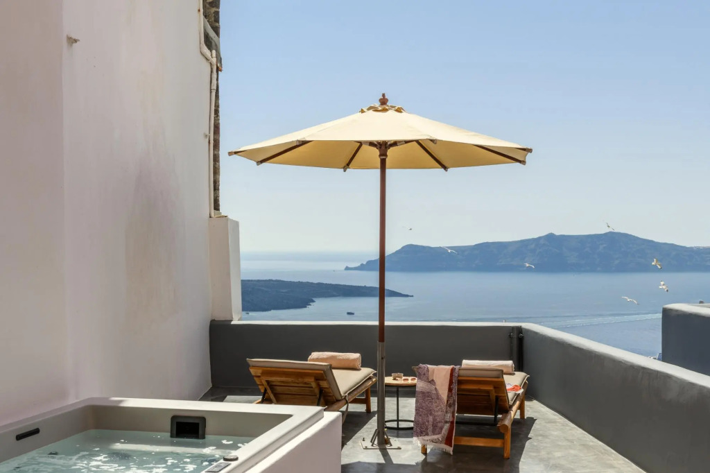 Villa Dawn in Fira Santorini