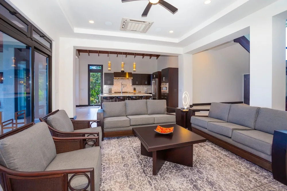 Ocean Pearl 4 Bedroom Home by RedAwning