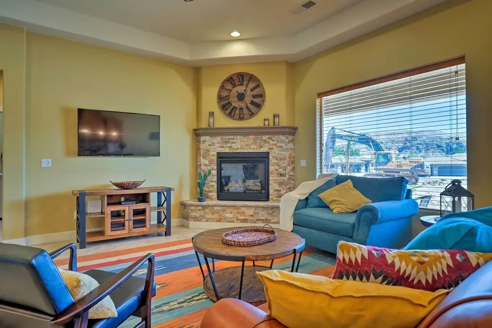 La Verkin Home w/ Hot Tub, Kayaks, & Bikes!