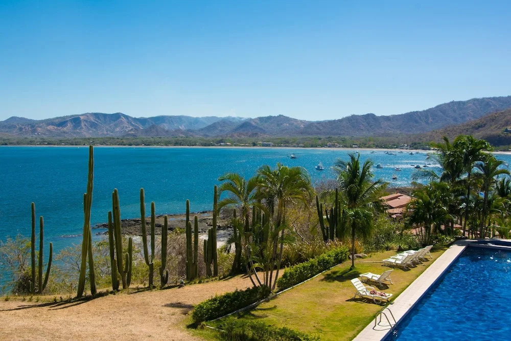 Amazing Ocean Views From This Nicely Equipped Condo