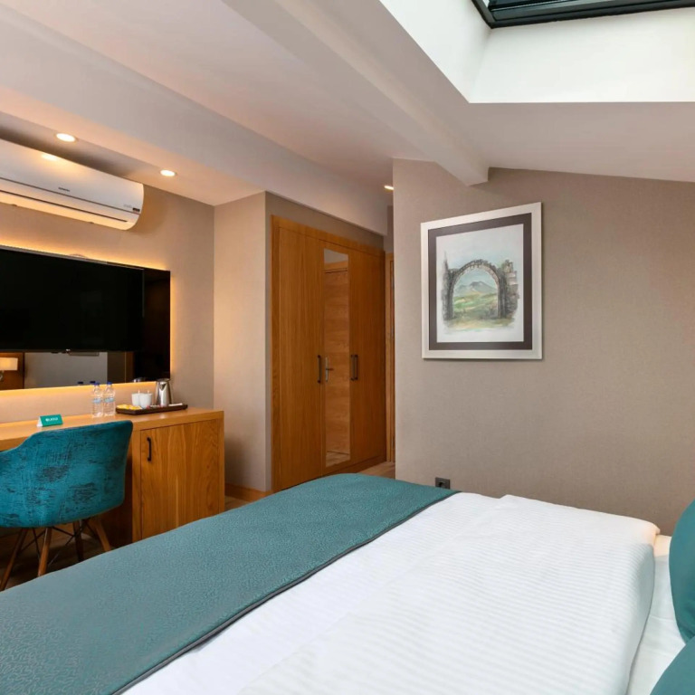 Pukka Hotel