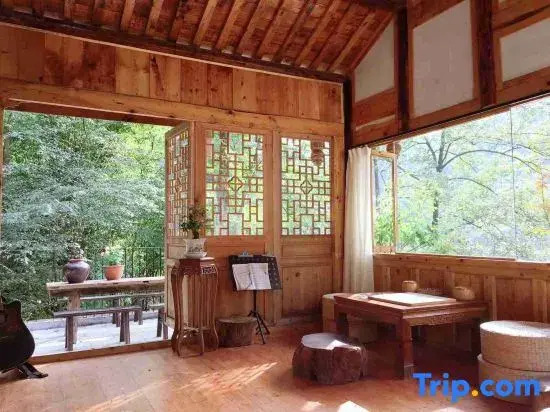 Luojia Wine Resort Homestay (Qingcheng Qianshan Branch)