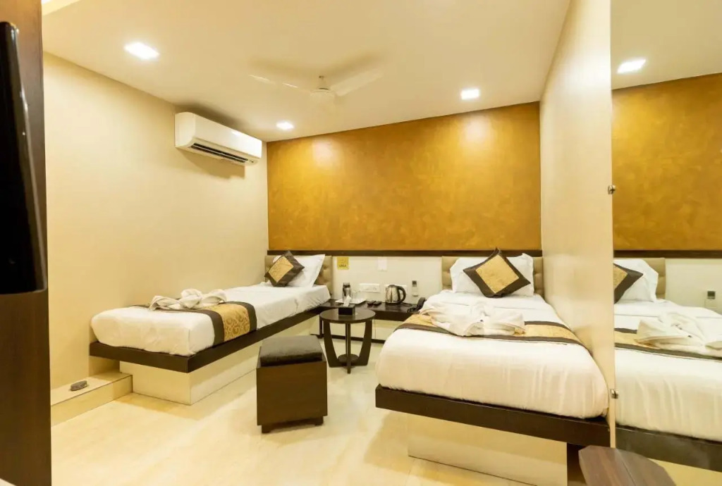 The Majlis Hotel - Near Taj Hotel Colaba