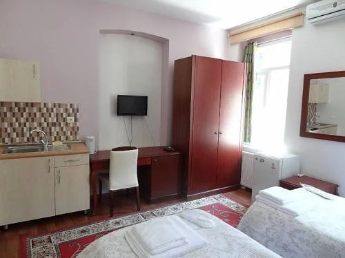 La Perla Suites