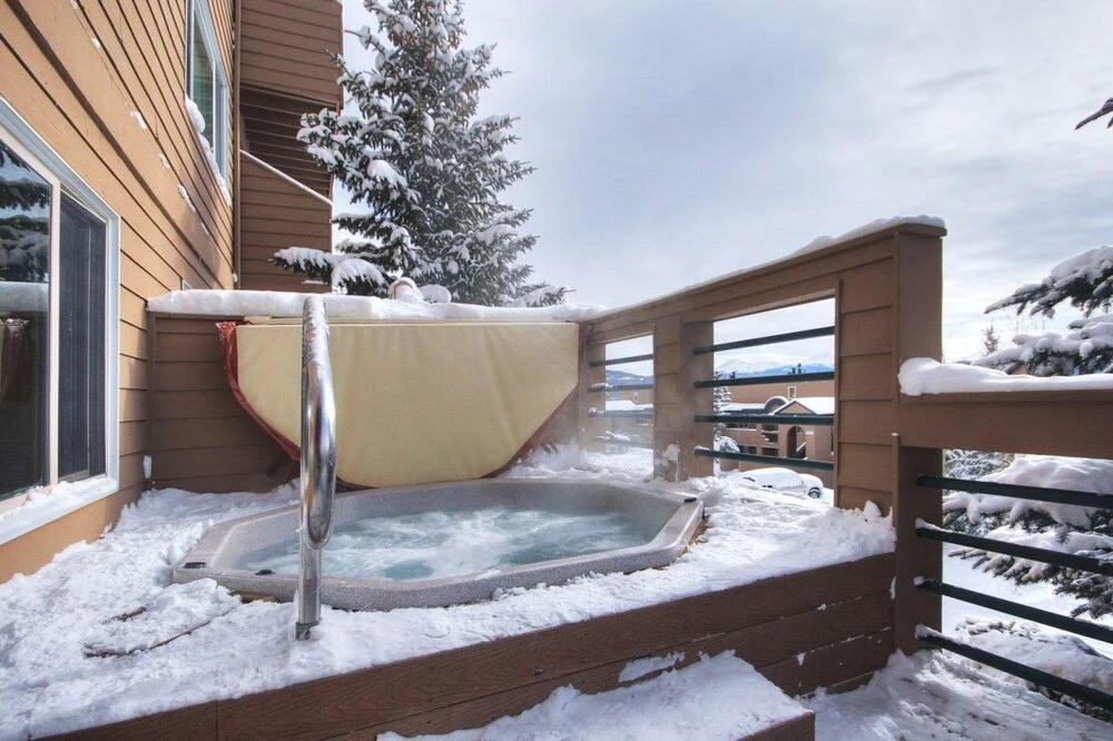WHKM Watch Hill 2 bed 2 bath