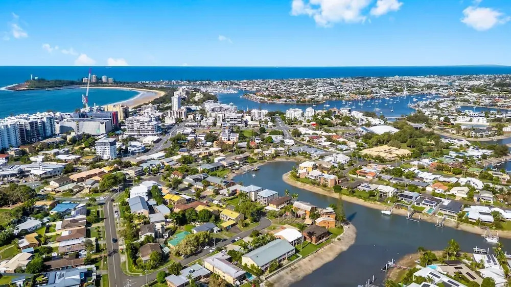 3-bed Waterfront Apartment With Private Patio