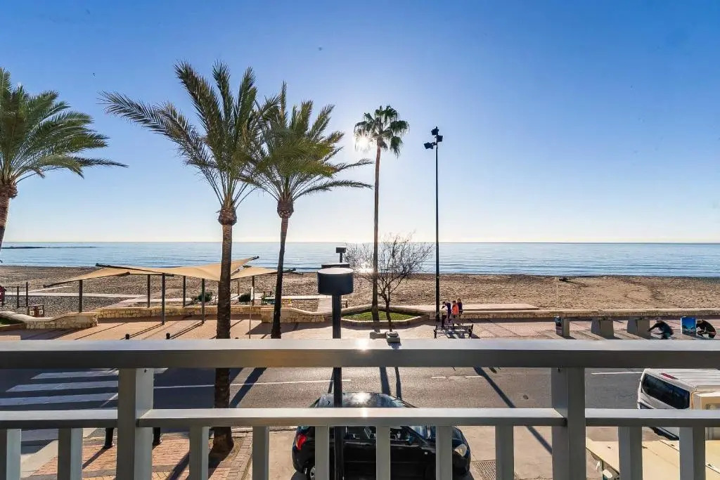 25-Modern Apartment in Paseo Maritimo, Fuengirola!