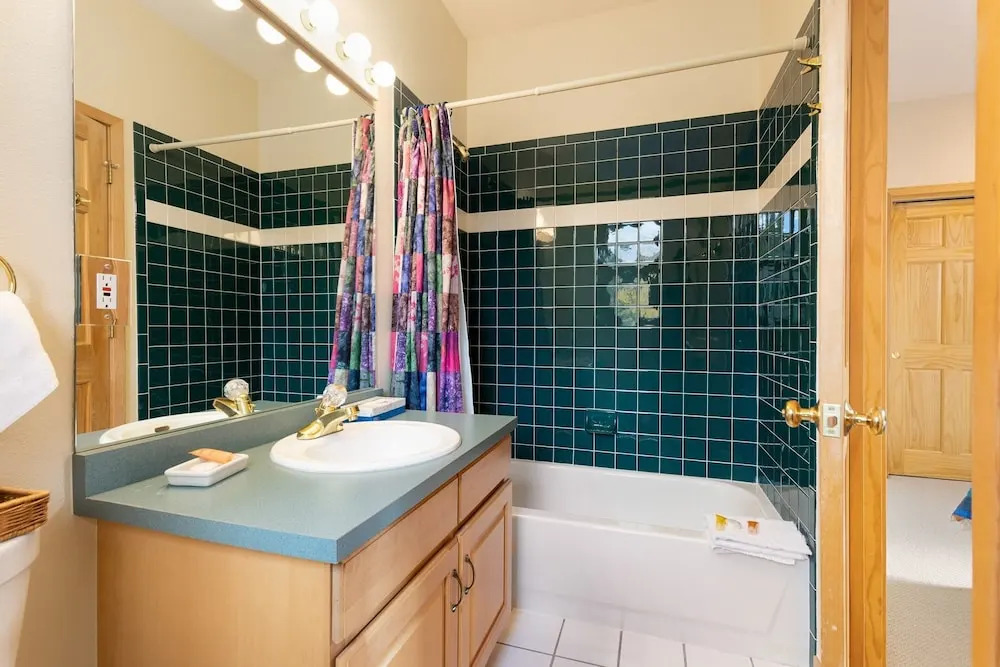 1952 Northstar 3 Bedroom Townhouse by RedAwning