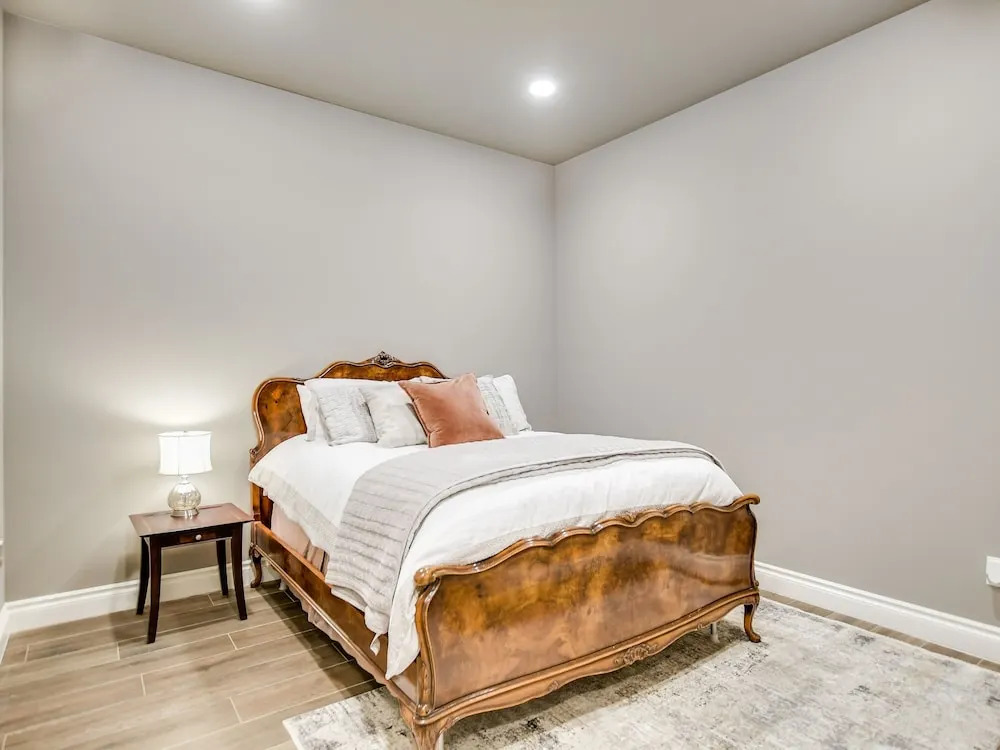 The Arrive Ridgeview Lakefront Estate 5 Bedroom Home