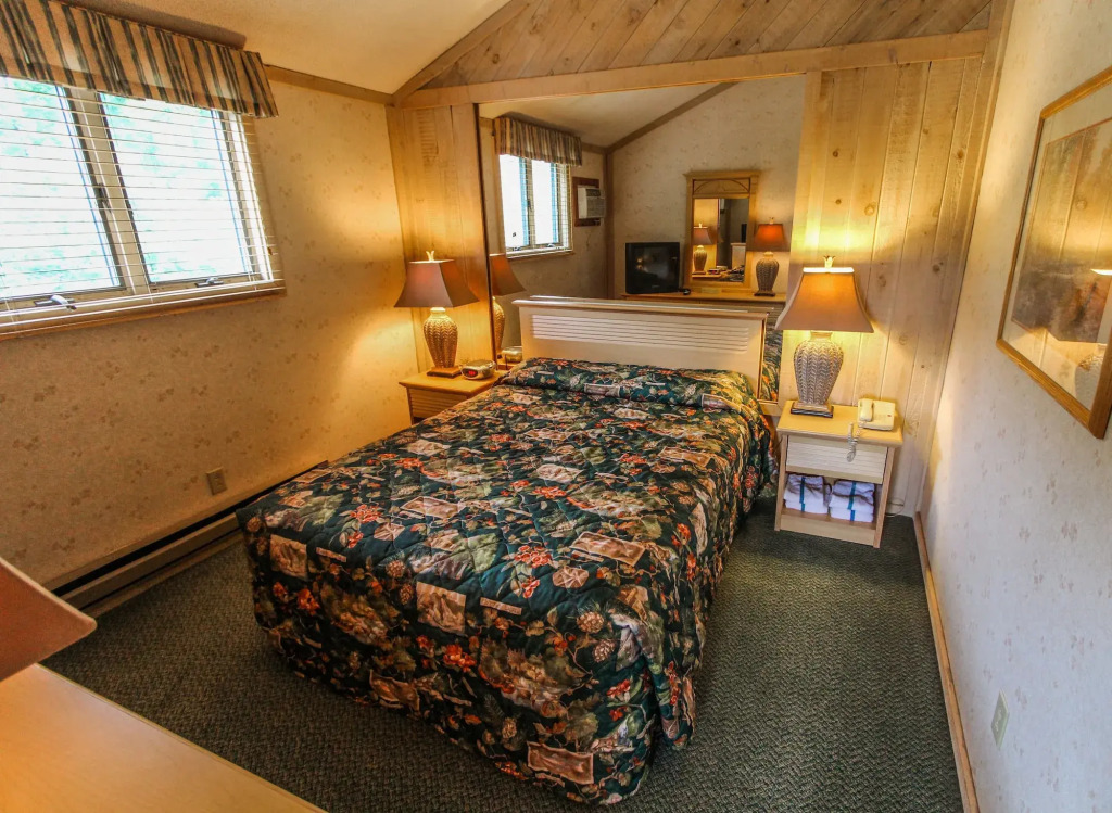 Smoketree Lodge