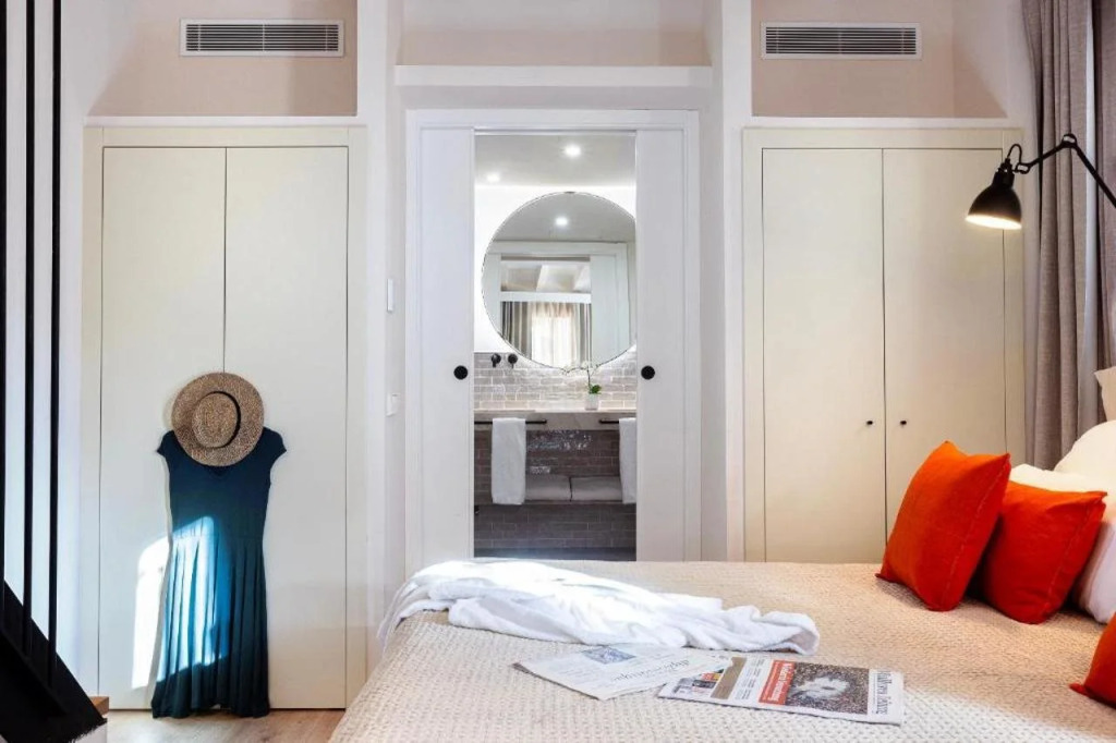 Отель Samaritana Suites
