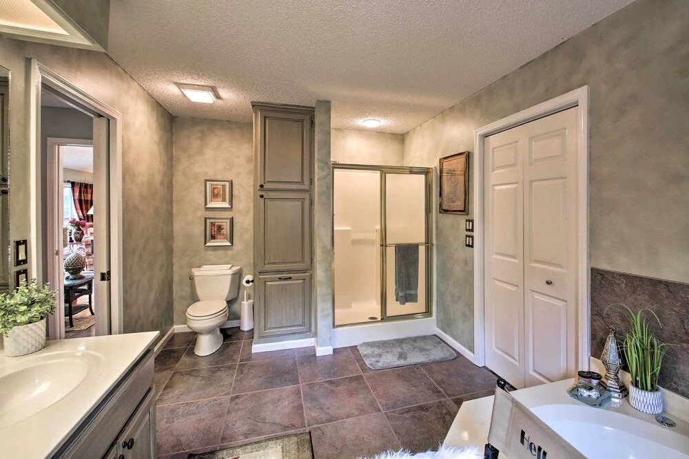 3 Mi to Lake Desoto: Home w/ Furnished Deck!