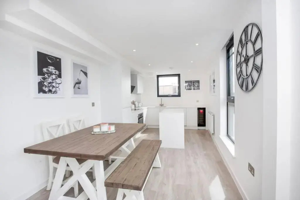 2 Bedroom Penthouse - Large Balcony - Minster View