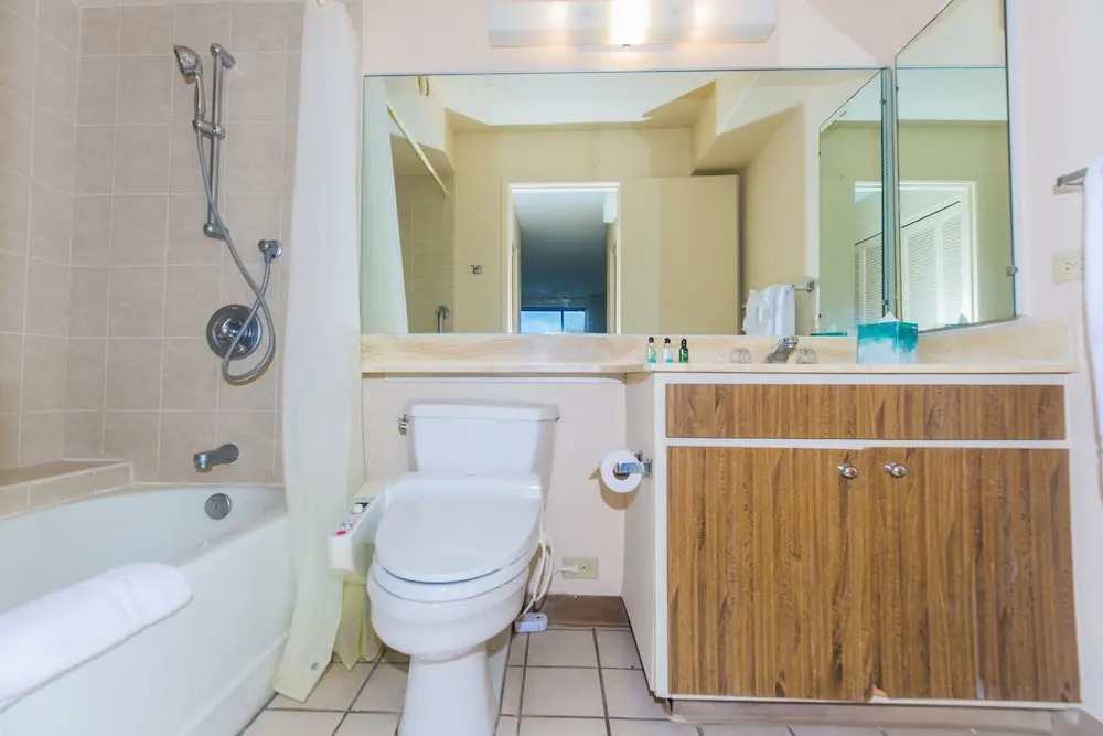 Two Bedroom Discovery Bay High Rise Condos with Lanai & Gorgeous Views