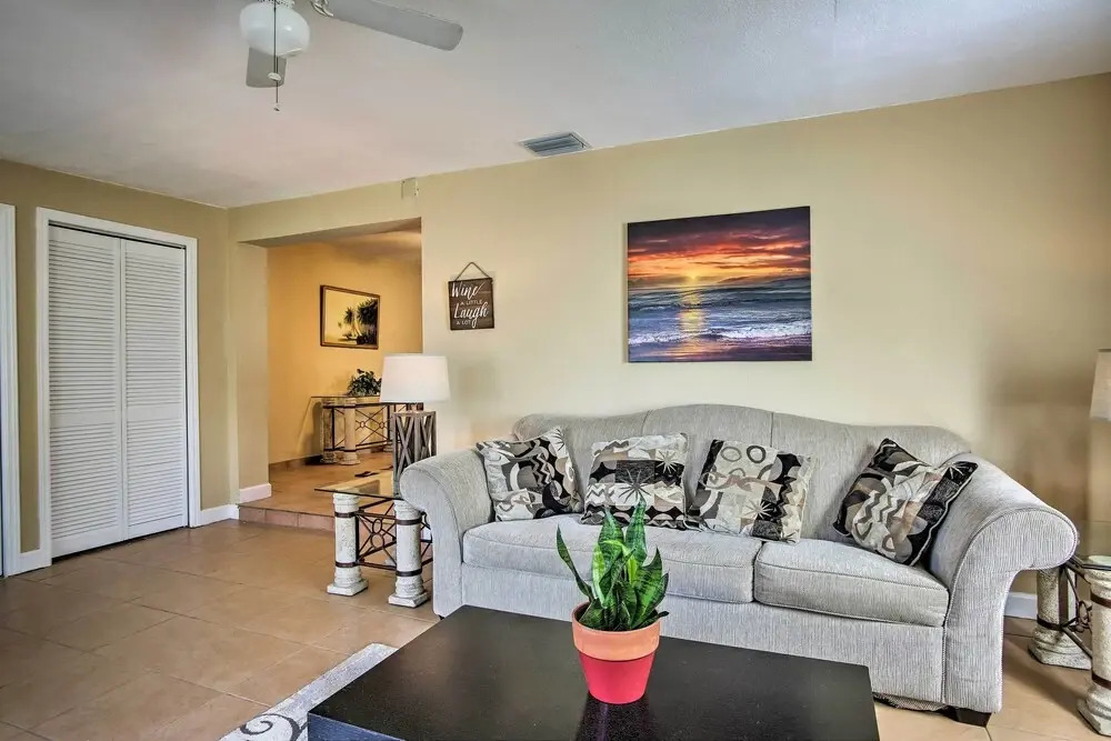 Ft. Lauderdale Townhome on Canal - 3 Mi. to Beach!