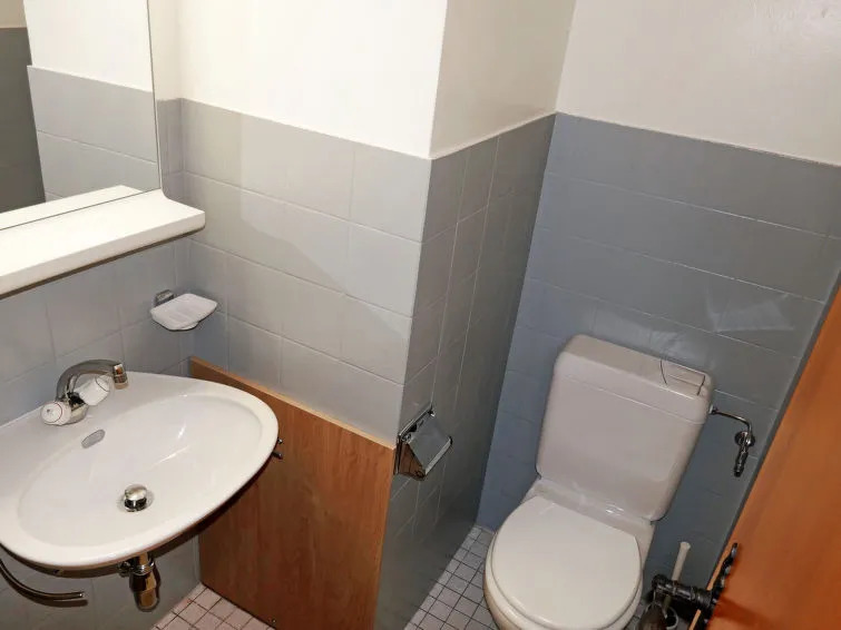 Apartment Les Platanes E3 by Interhome
