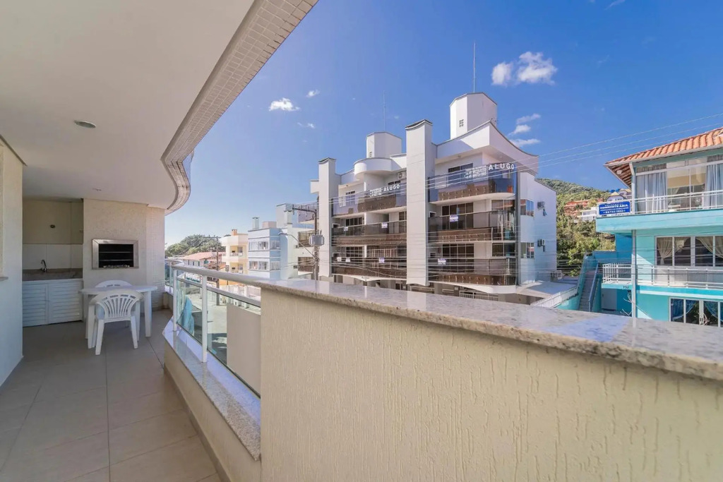 Apartamento 2 dormitórios no centro de Bombinhas